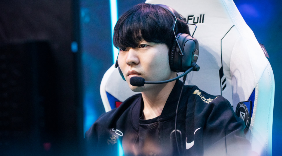 MK体育-包含Rookie回归赛场,势不可挡首场状态亮眼,巴塞罗那观众沸腾!的词条